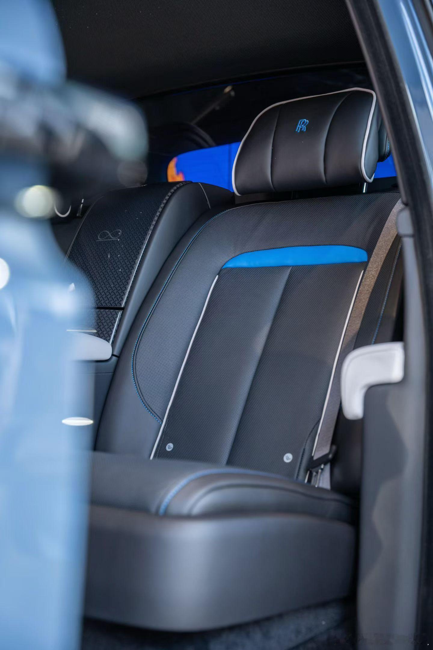 劳斯莱斯库里南Black Badge，威特林蓝，全新款现车 