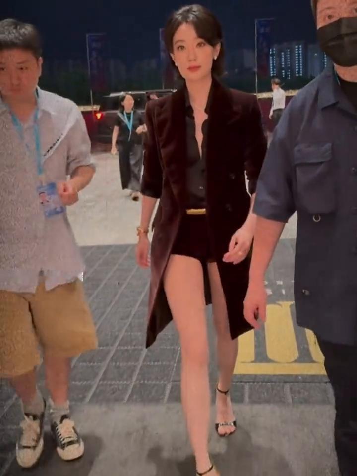捂热你的左心房。
捂热你的左心房。捂热你的左心房。捂热你的左心房。