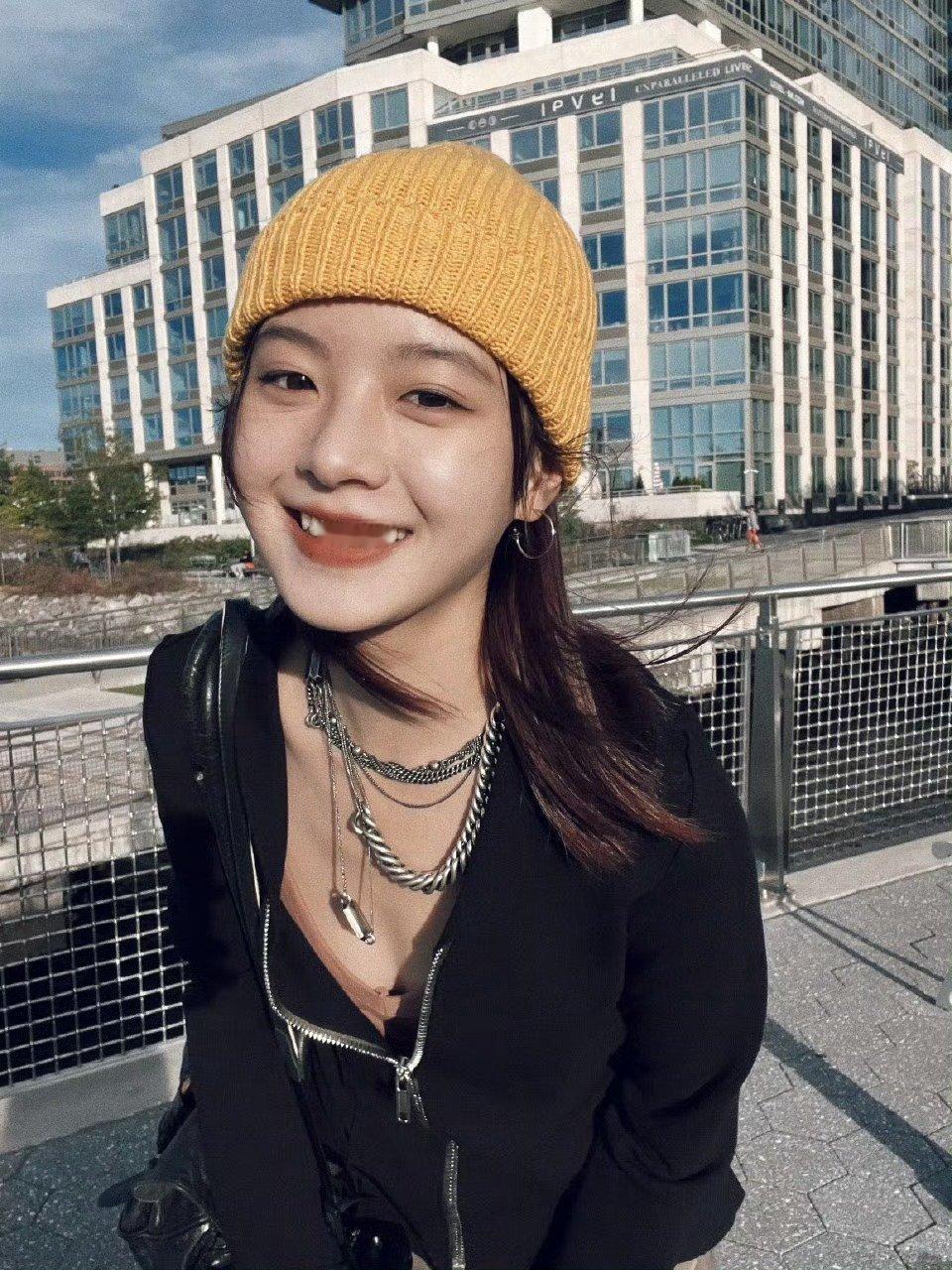 这居然是李庚希 英子这么穿是可以的嘛 ​​​