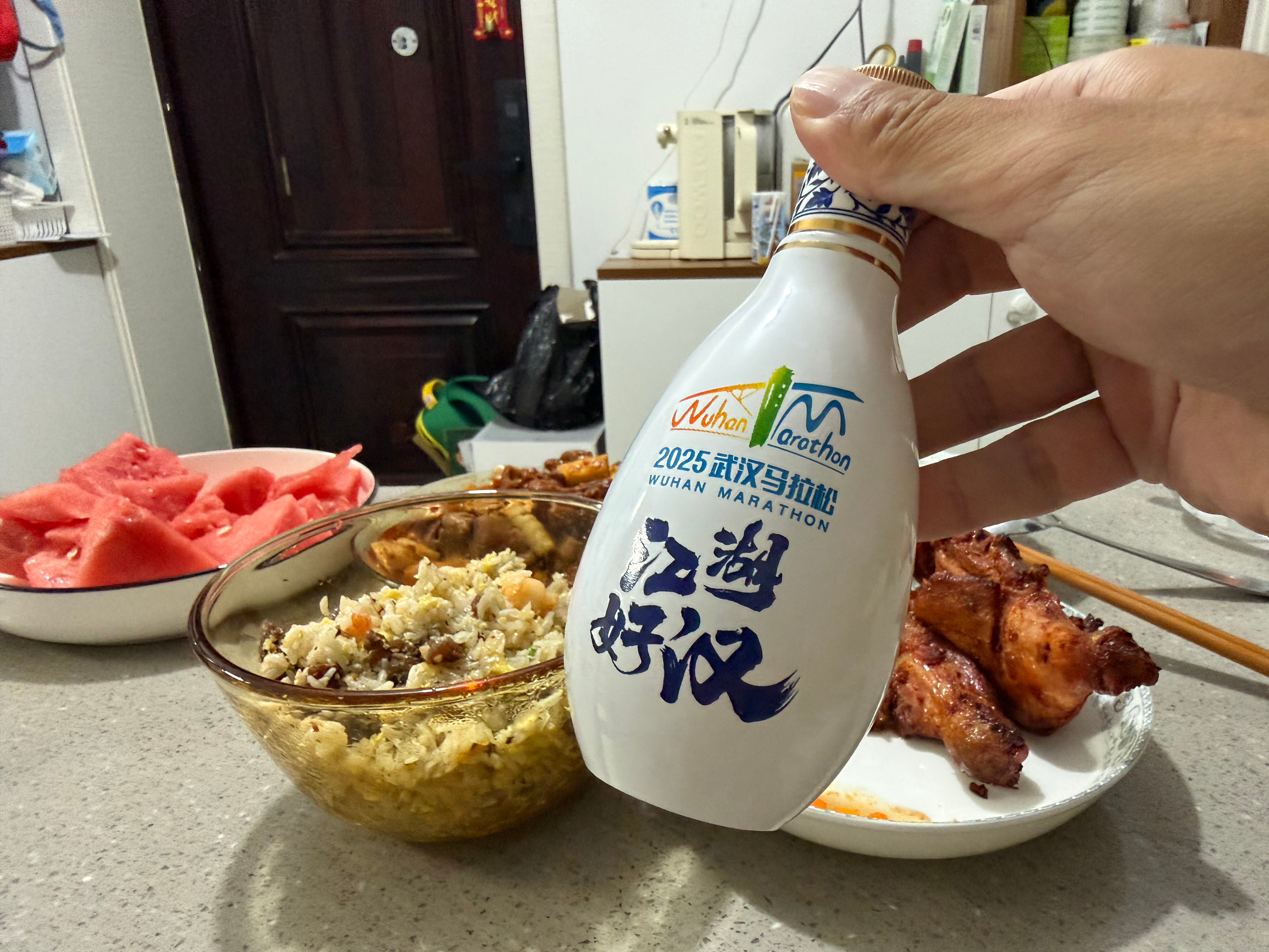 武汉马拉松挺好的就是这酒，真难喝