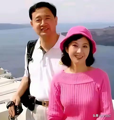 夫妻已退休，
旱涝保双收。
闲暇游山水，
幸福无烦忧。