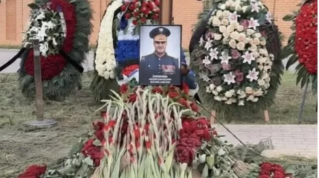 图文：俄军少将普洛霍特纽克在莫斯科下葬  据称死于莫斯科宴厅爆炸案

2026年