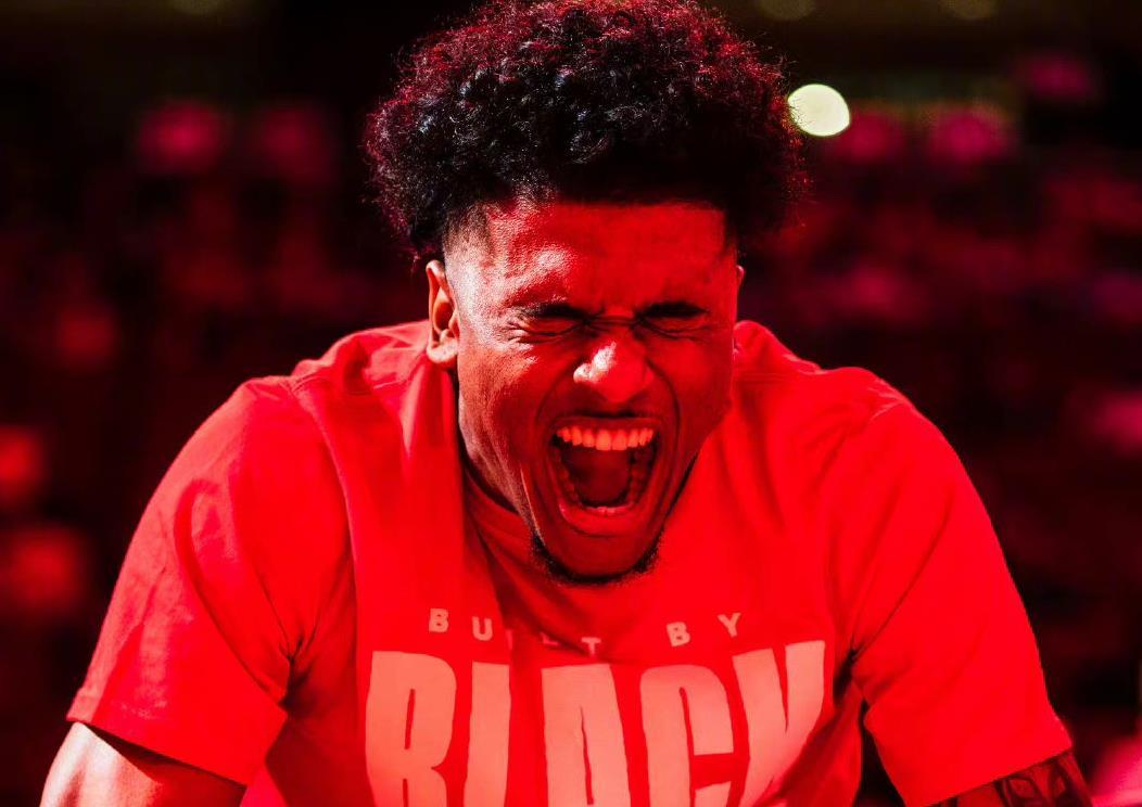 下赛季火箭队的头号球星凯文·杜兰特将年满38岁。NBA记者拉查德·宾克利觉得火箭