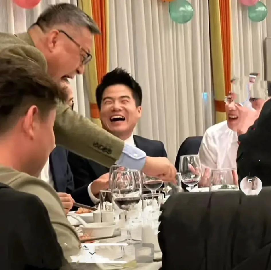 一次，冯唐可怜兮兮地对俞敏洪说：老俞我怎么觉得董宇辉比你我强啊，他这嘴皮子若单干