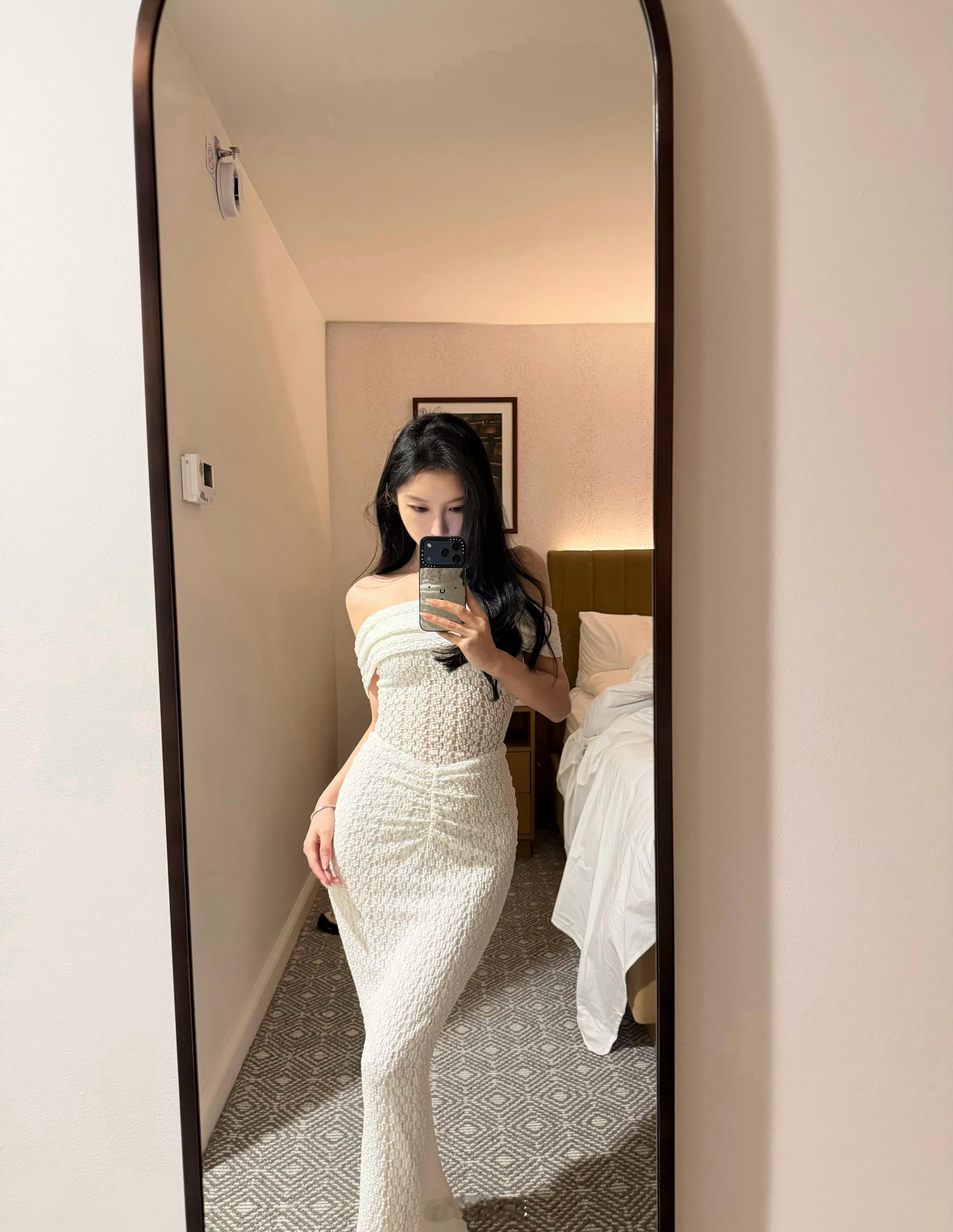 难得刷到一个好看的小姐姐买的是蓝色iPhone 17 Pro Max！ 