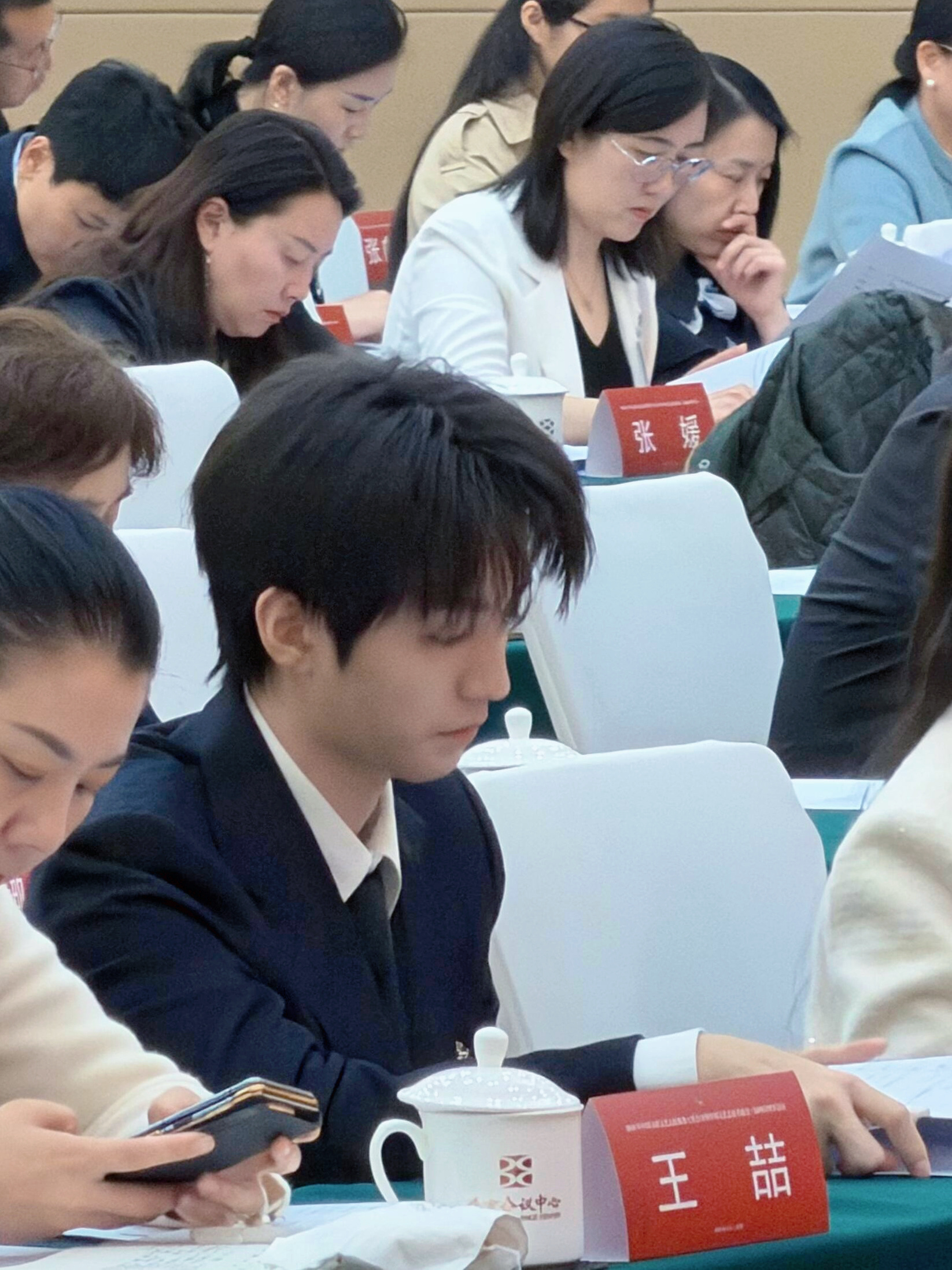 哥哥宝🥰抿嘴好可爱哦王俊凯新歌无人乐园 🌸 腾讯音乐由你榜 