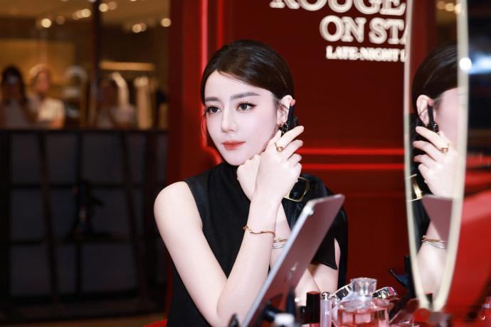 迪丽热巴生图精修有差别吗迪丽热巴顶级美神的实力生图站姐拍的跟工作室发出来的有任何