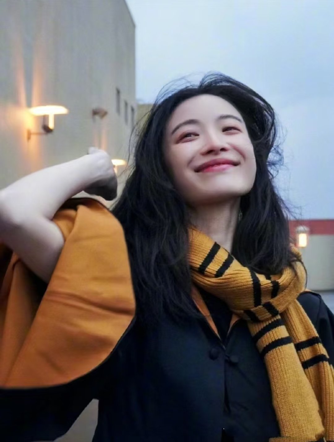 倪妮的松弛感真的绝了，美得毫不费力～ ​​​