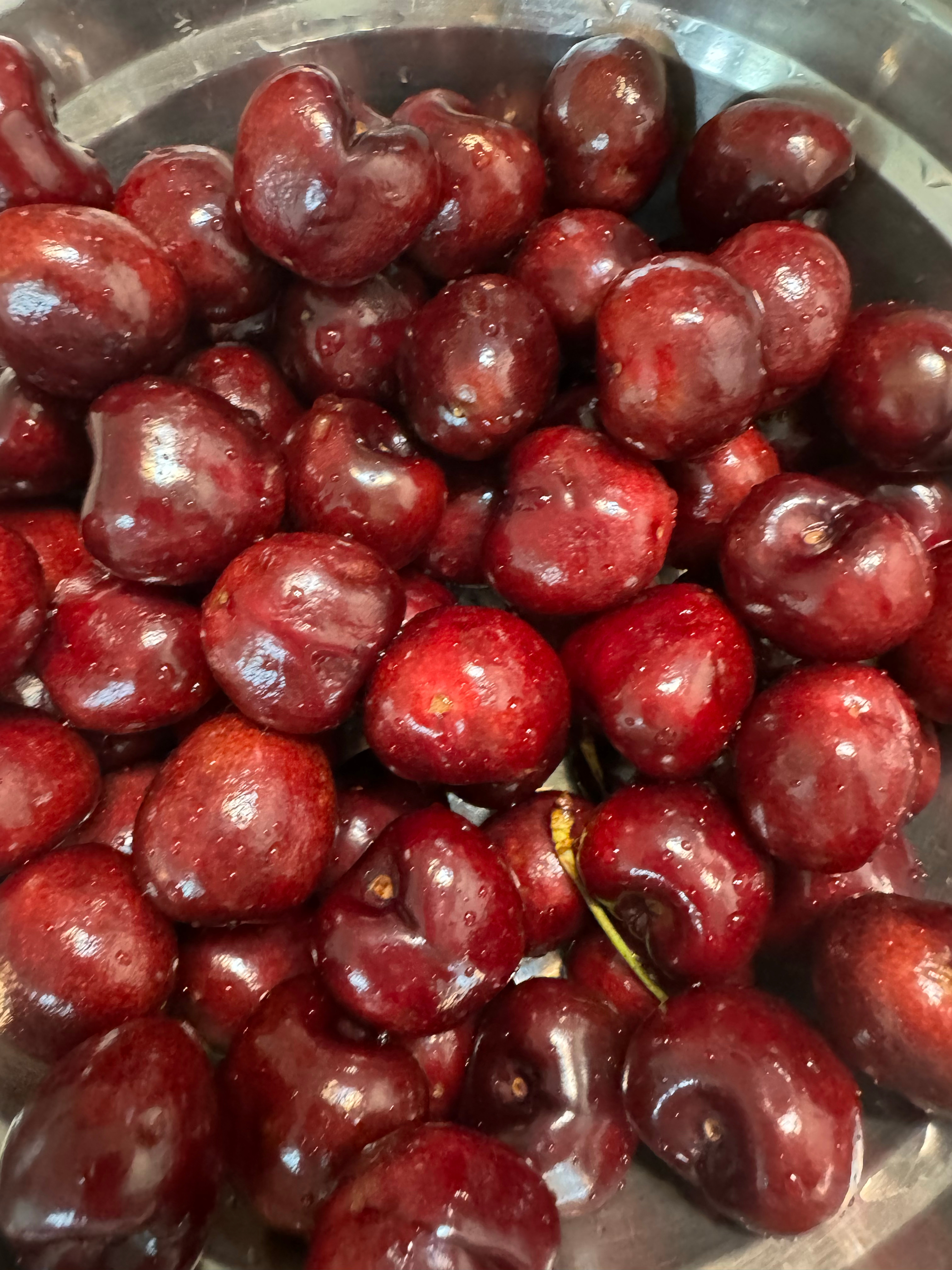 也是实现车厘子🍒自由啦香港买确实划算好多 车厘子🍒芒果🥭草莓🍓石榴，🥝