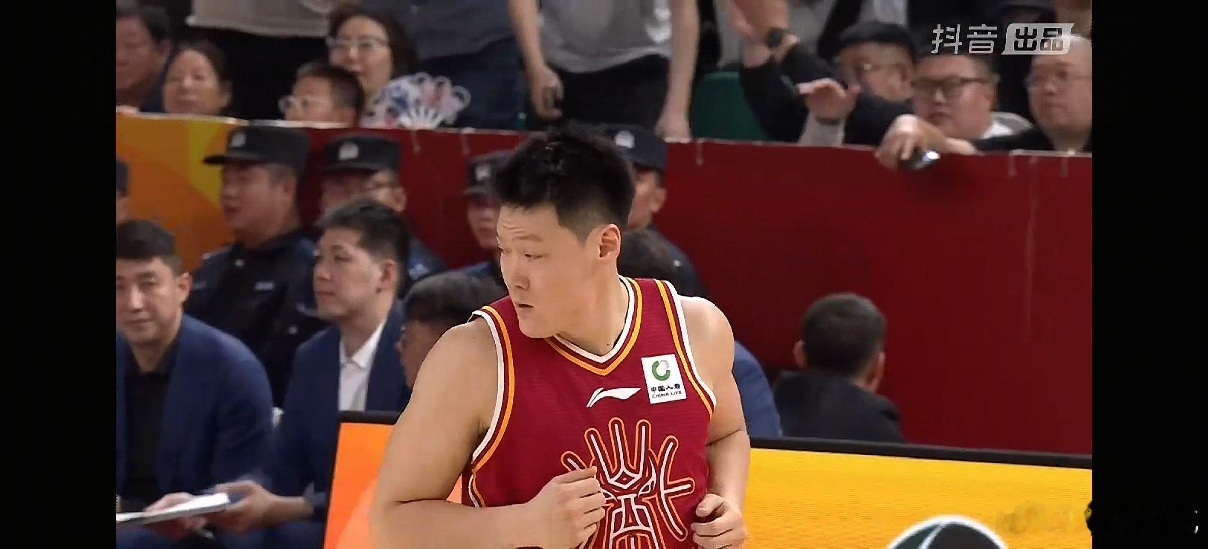 宁子这个球太拧了cba