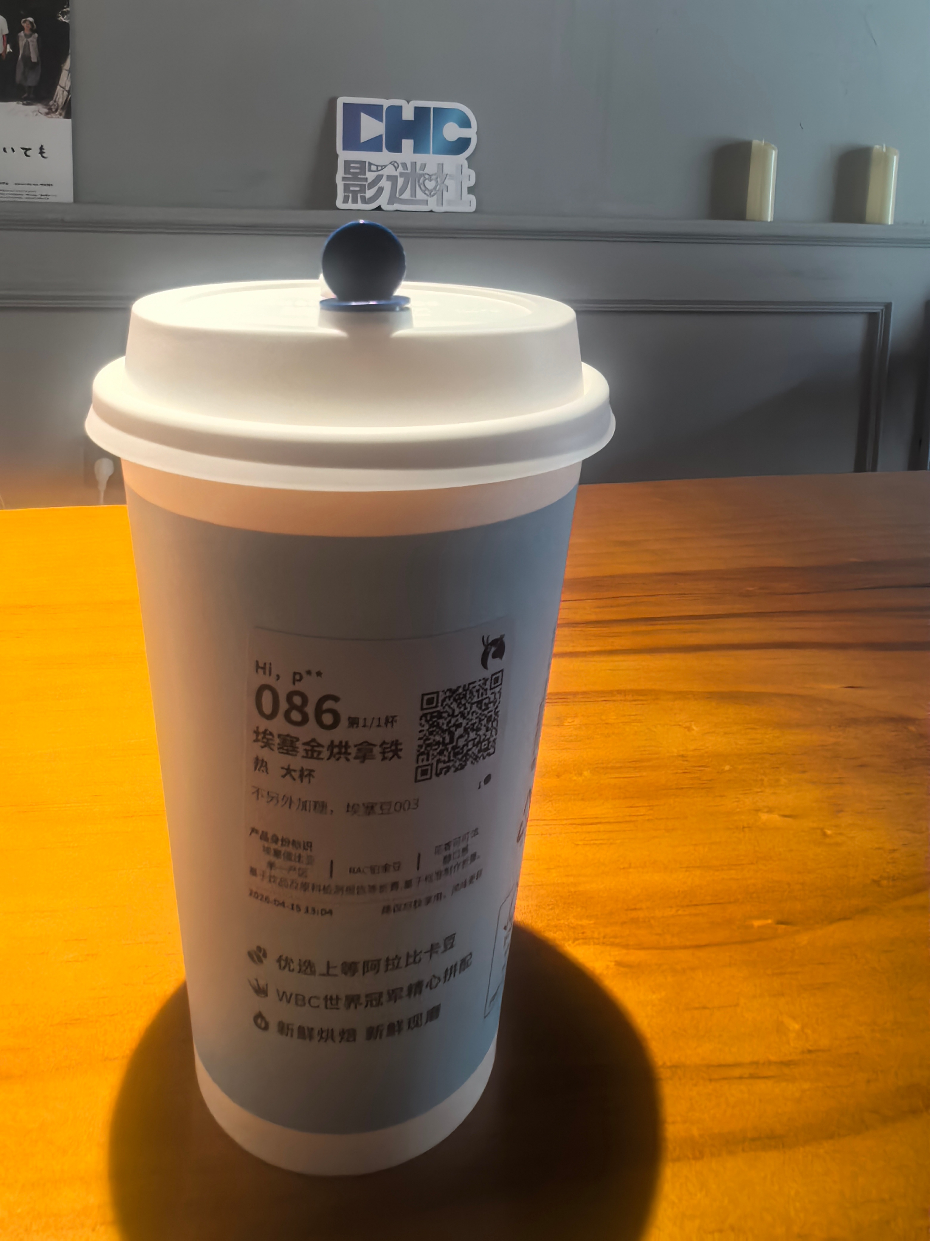 瑞幸的这个新品“埃塞金烘拿铁”和它的“深烘拿铁”没什么区别，而且你可以点“拿铁”