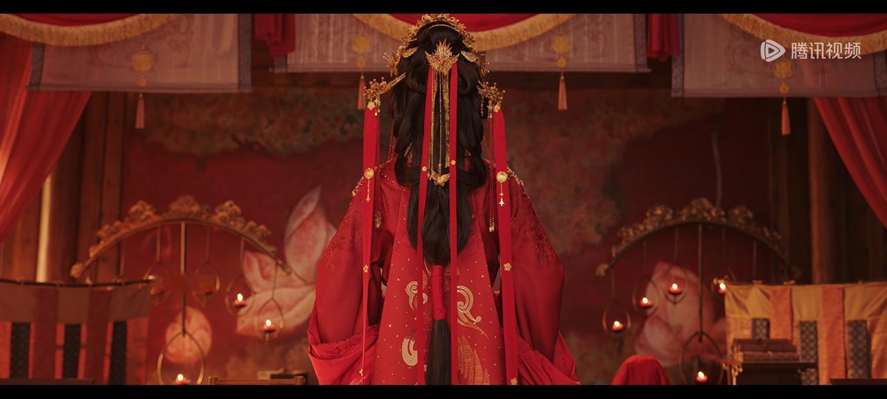 《百花杀》郡主&太子大婚[爆竹]
还得是我们中式婚礼，大气，一片红尽显贵气。
孟