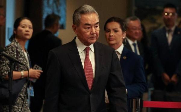5月26日，中国外长王毅在纽约主持联合国安理会高级别会议期间，会见巴拿马外长马丁