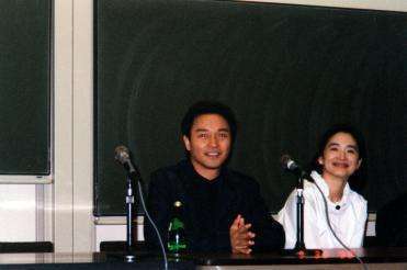 张国荣[超话] 1999年香港大学张教授侃侃而谈祝张教授教师节快乐张国荣0912