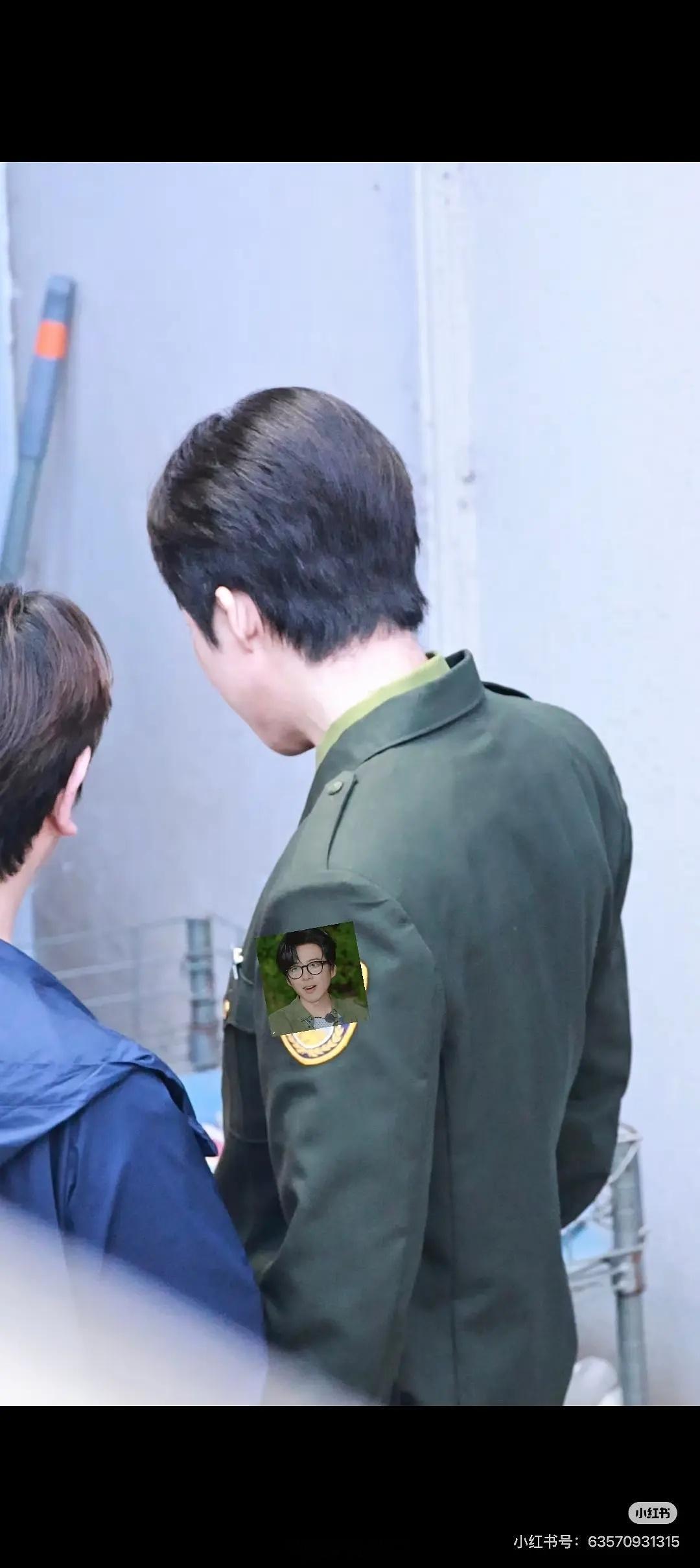 刘宇宁正剧造型是不是有点土？好有年代感的制服，90年代的吧？ 