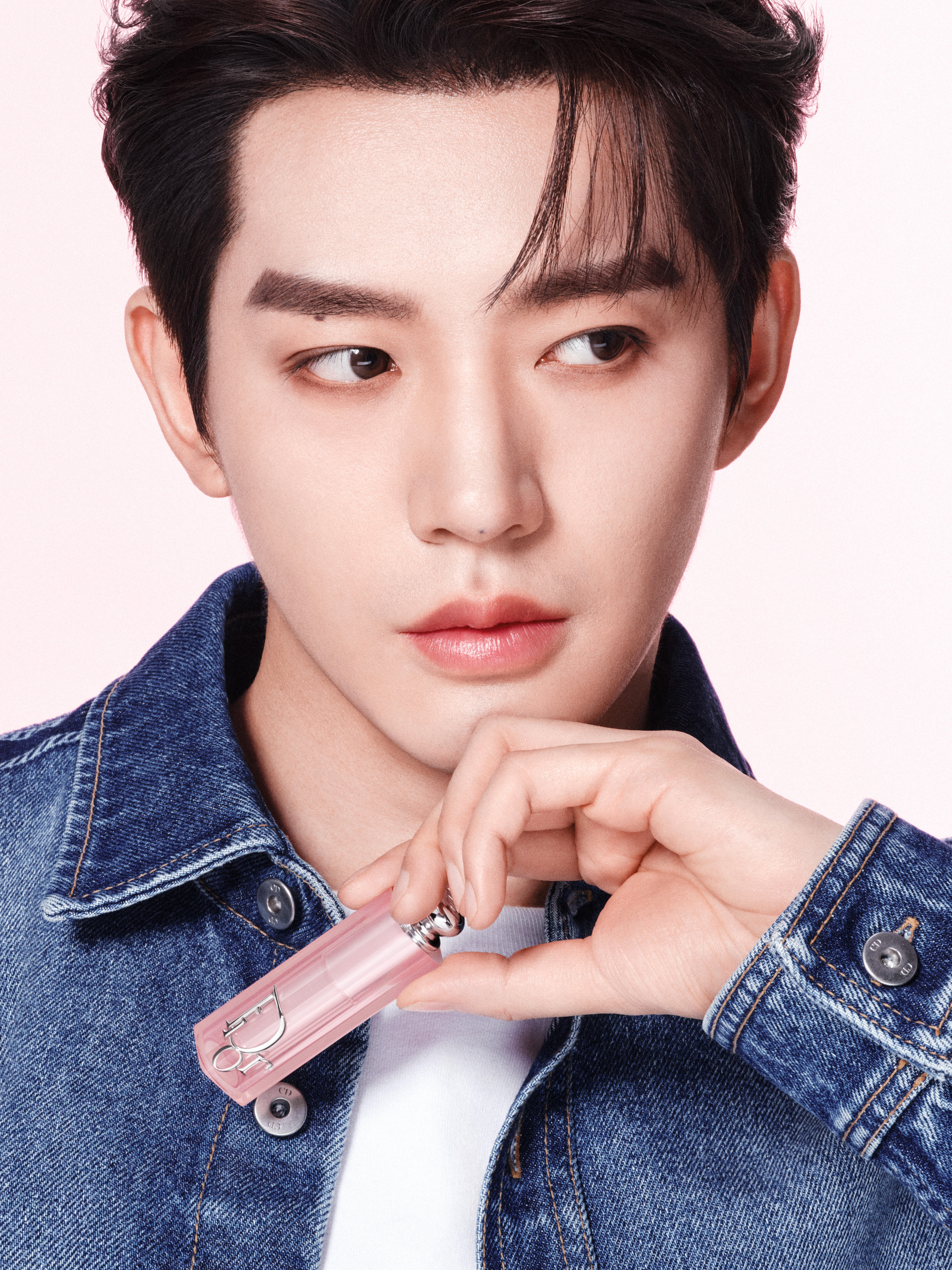 邓为 X DIOR｜迪奥全球美妆大使邓为全新品牌宣传大片，怼脸镜头下的高清美貌，