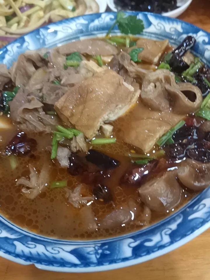 卤煮火烧，总感觉是满清时期才有的，不让汉人吃饱饭，把下水给我们吃