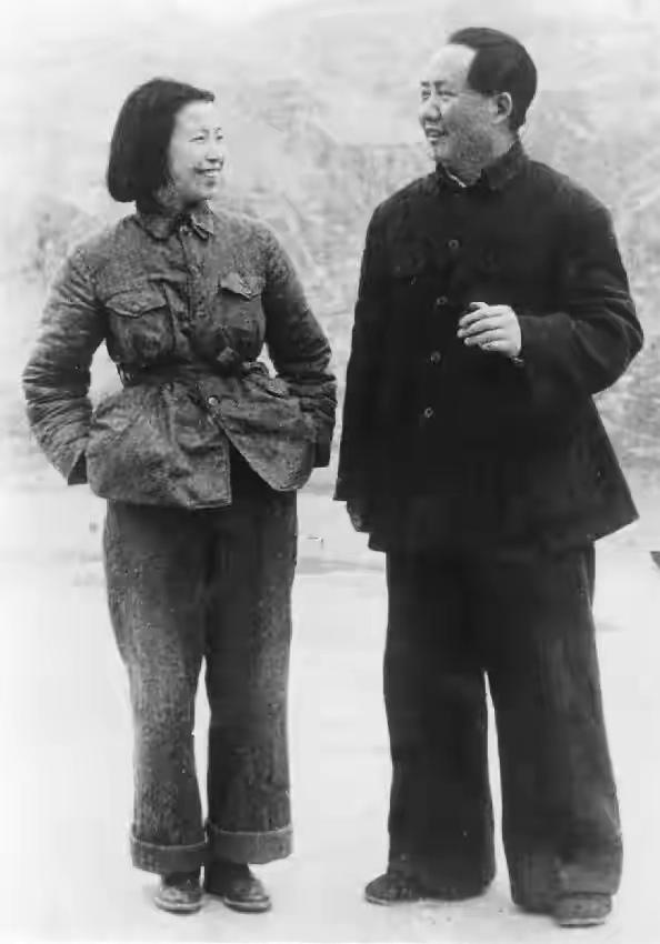 东方红，太阳升，陕北来了毛泽东！
经过艰苦卓绝的两万五千里长征，毛主席领导的中国