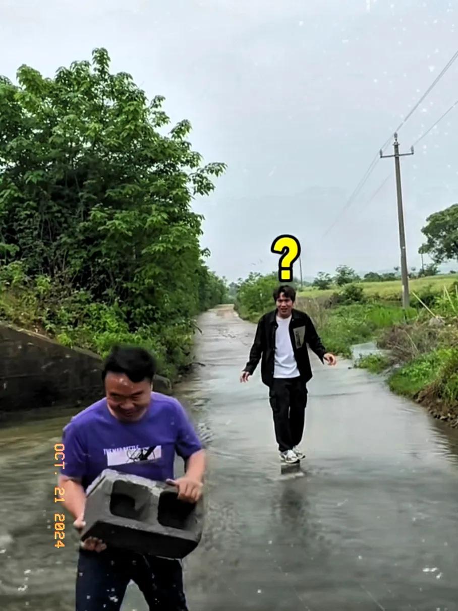 他就这样头也不回地走了，像下定了某种决心，再也没有看我一眼，无情的将我留在了那块