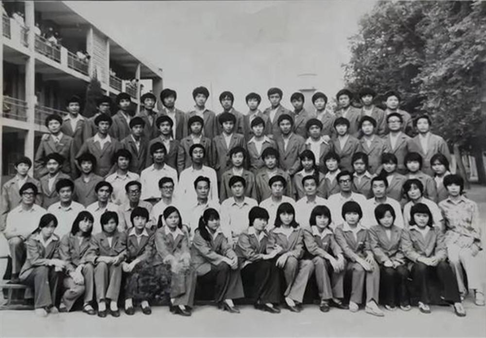 为什么以前中专学校包分配的时候，有的人会不愿意去单位上班？

我有个97年中专毕