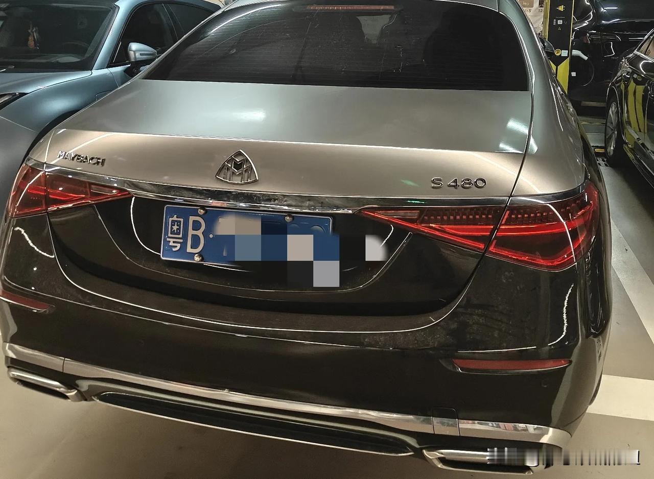 大亚湾真的很多人很豪哦。
小区地下室经常能看到豪车，今天就看到了一辆豪车，本来我