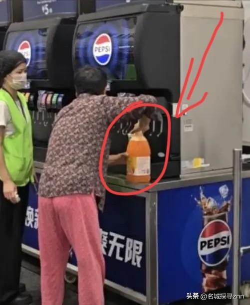 “真会薅羊毛”！湖北武汉，山姆会员店弄个免费续杯服务，一名中年大妈就直接拿个5升