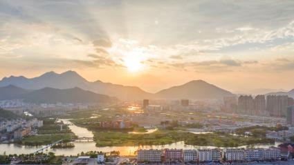2025年温州医科大学在全国的录取分数线，我给大家梳理一下。
浙江省内考生，普通