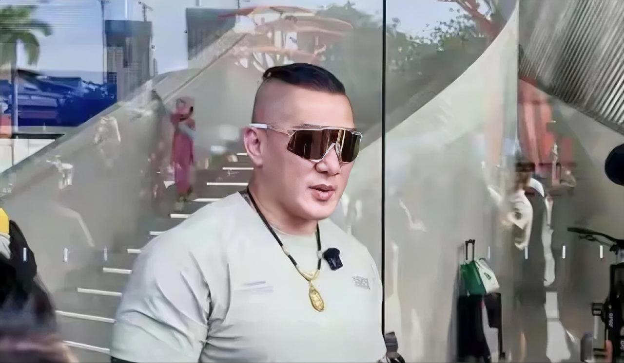 用人不疑，疑人不用，我们要相信馆长。
馆长今天说下周要到大陆内蒙拍广告，两个月后
