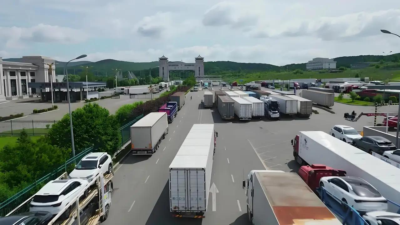 巴基斯坦现在很会玩啊！前脚向沙特派兵提供安全保护，后脚就开通与伊朗的过境走廊。关