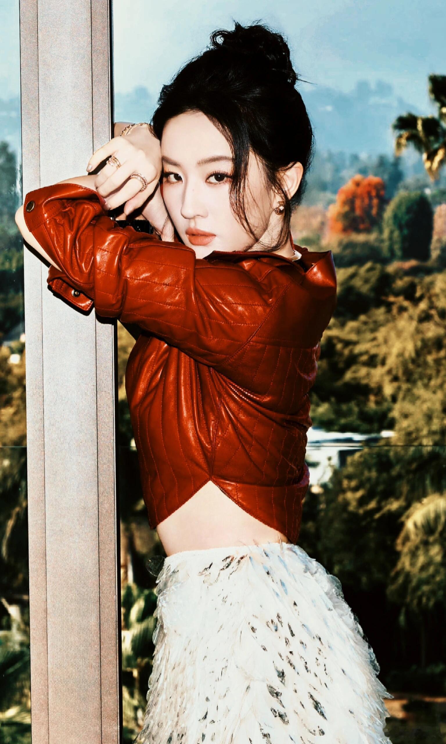 得亏是刘亦菲，不然谁撑的起来这衣服 ​​​