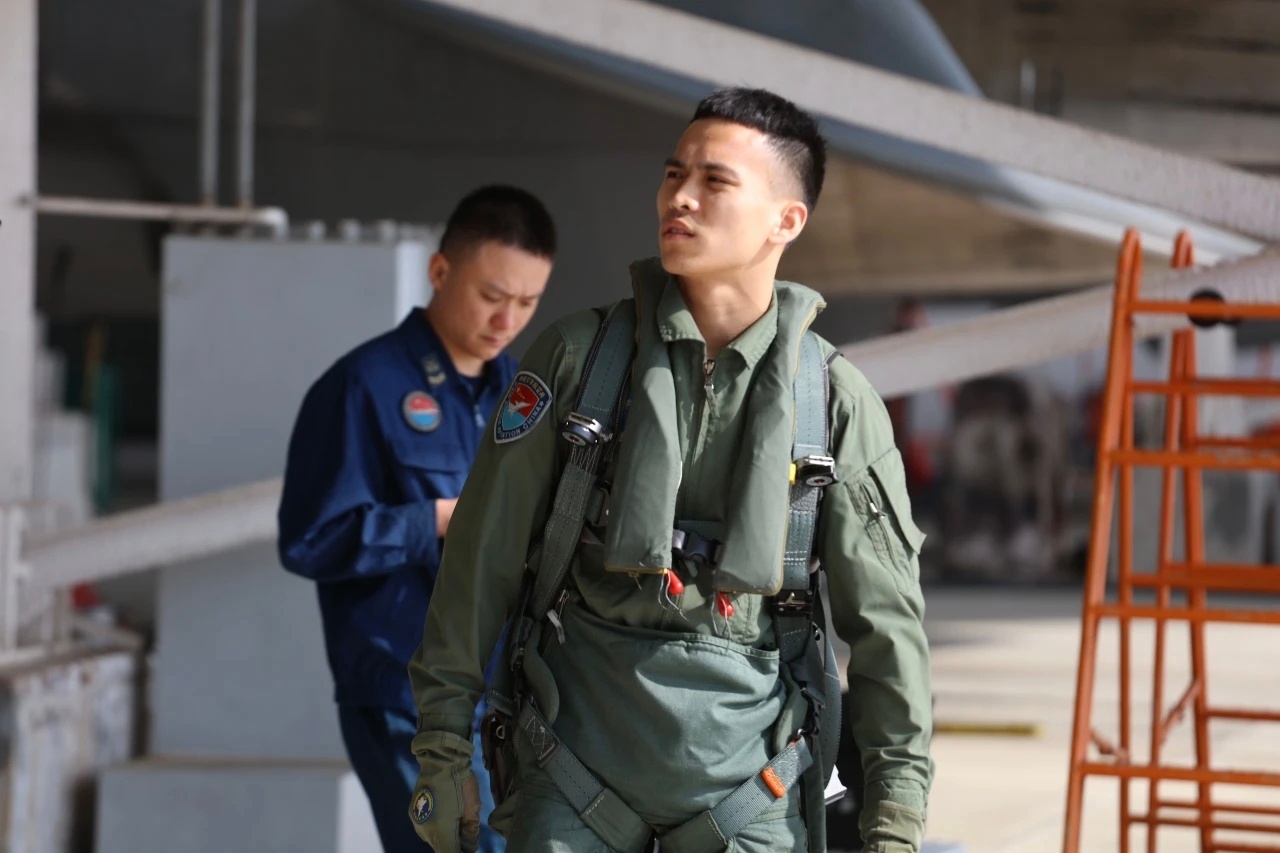 南空某部SU-30和羞羞的某型机。 ​​​