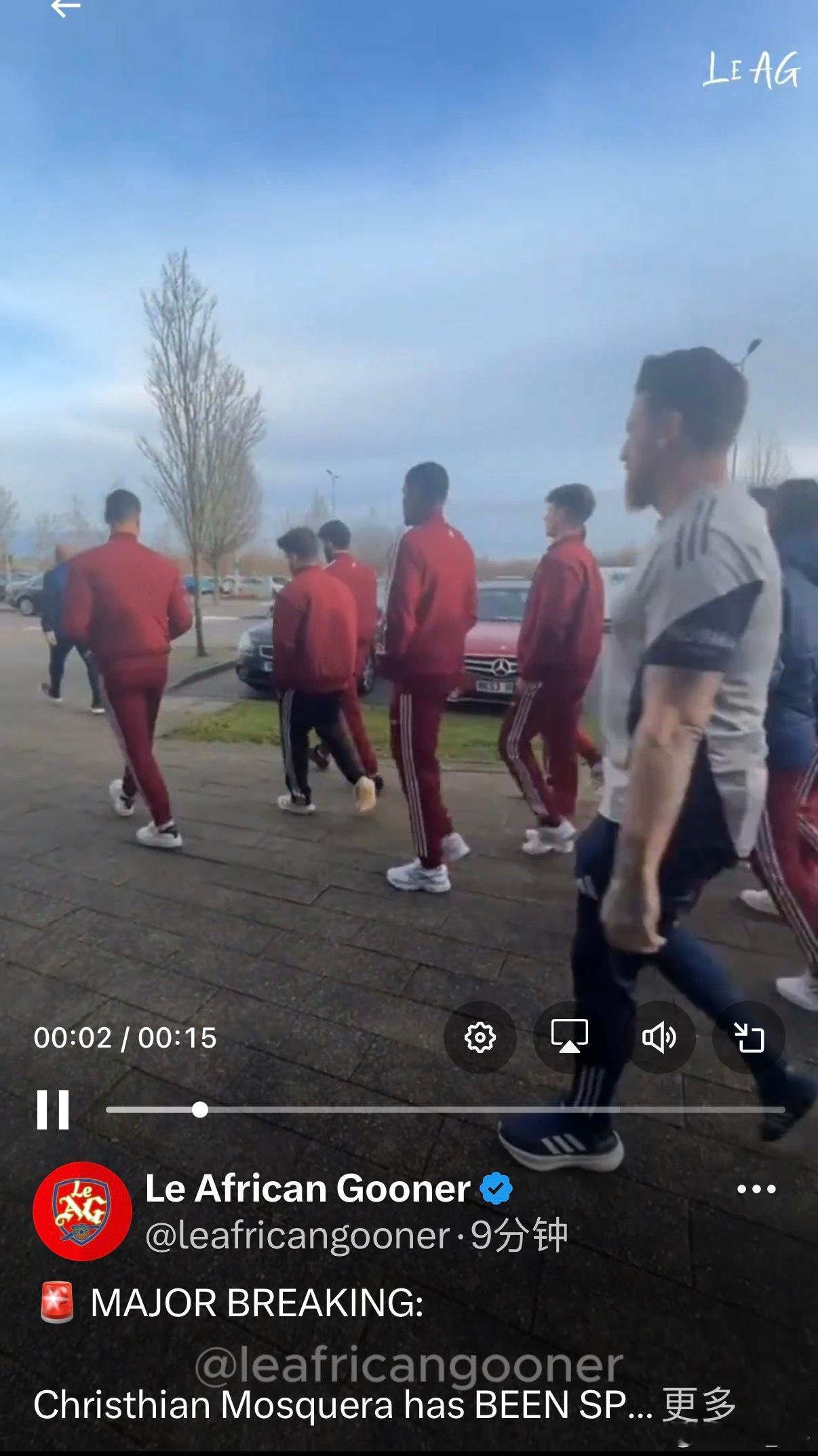 莫斯克拉随队散步 