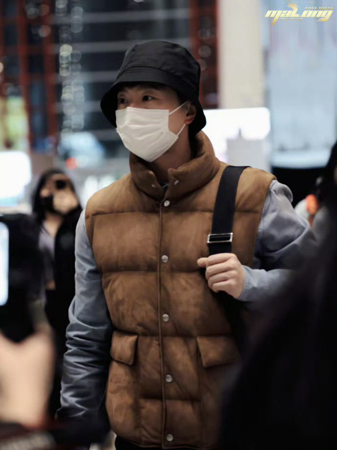 马龙时尚三天三战绩 刚刚晋升Prada代言人的马龙启程米兰时装周，即将开启官宣代