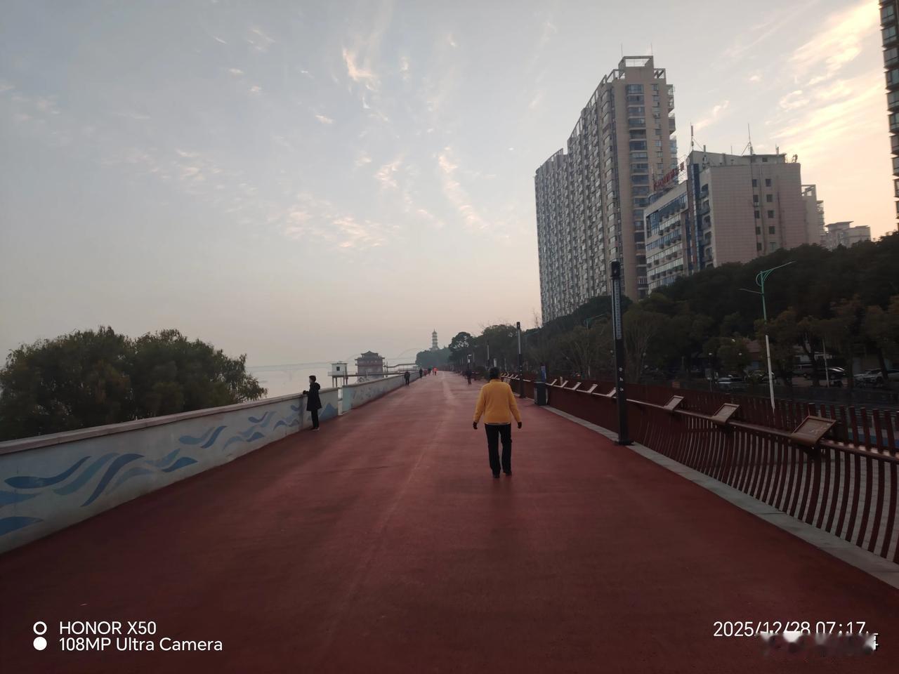 我的年度菱感记忆长江岸边晨练打卡分享运动