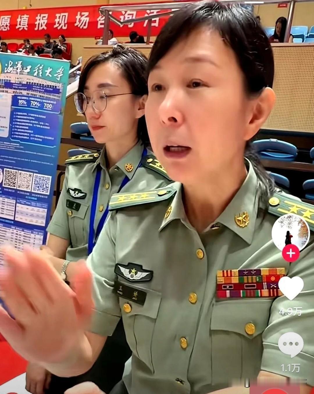 今年高考季，军校的报考门槛快被考生家长踏破了。

不少考生和家长都把目光牢牢锁定