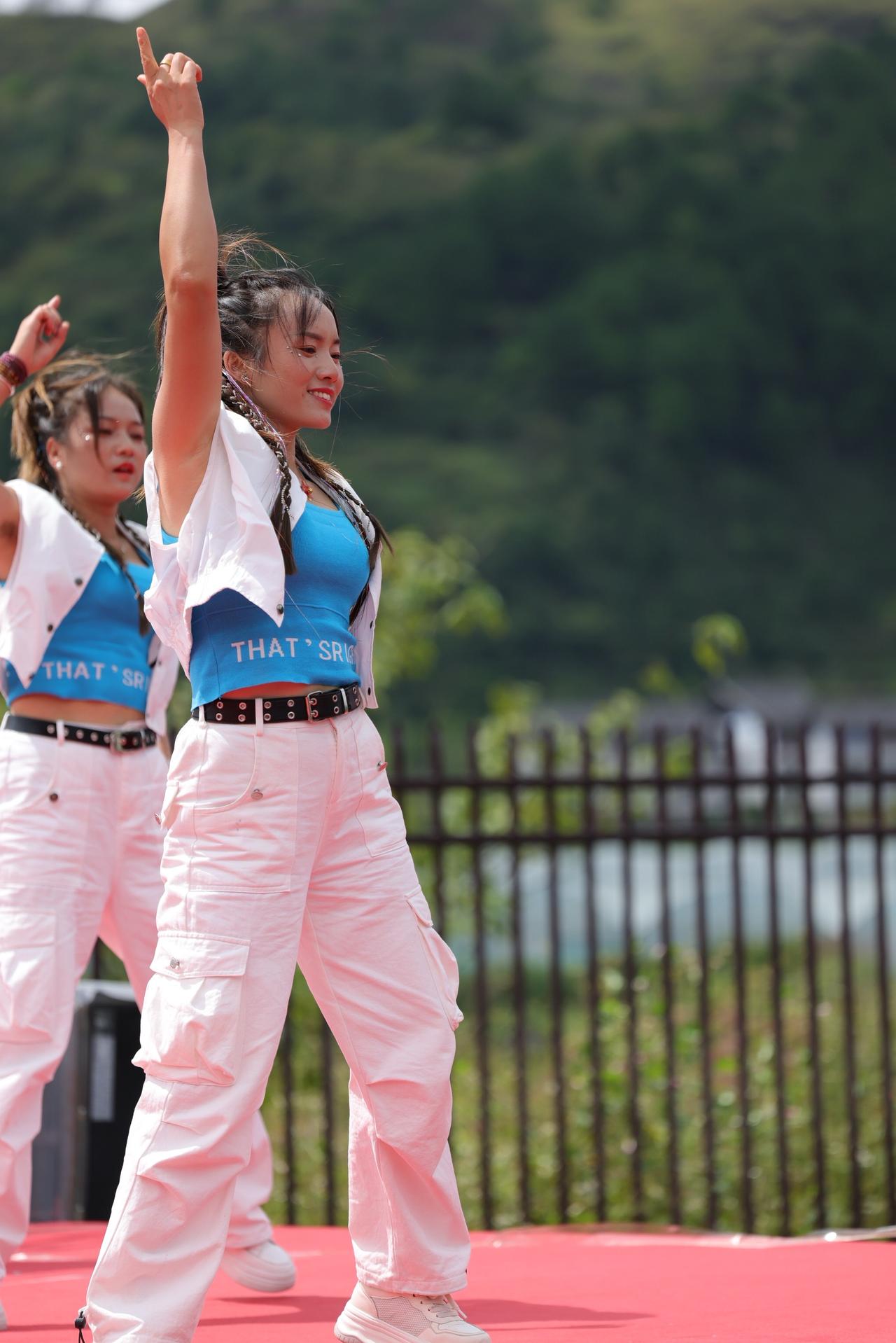 舞台上完美身材 跳舞 人像摄影