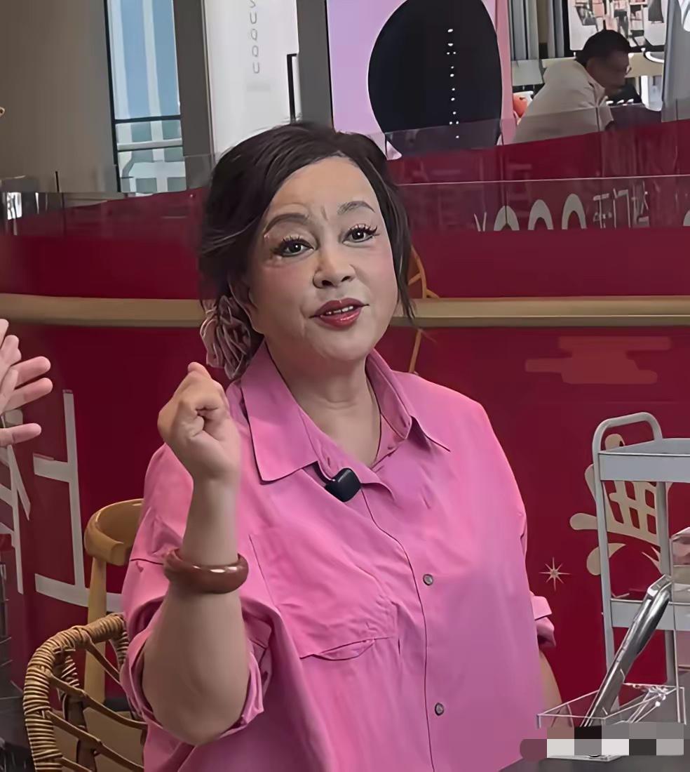 有一句话思考了一晚不敢说
我觉得75岁庆奶演18岁少女，有点不体面
其他人演少女