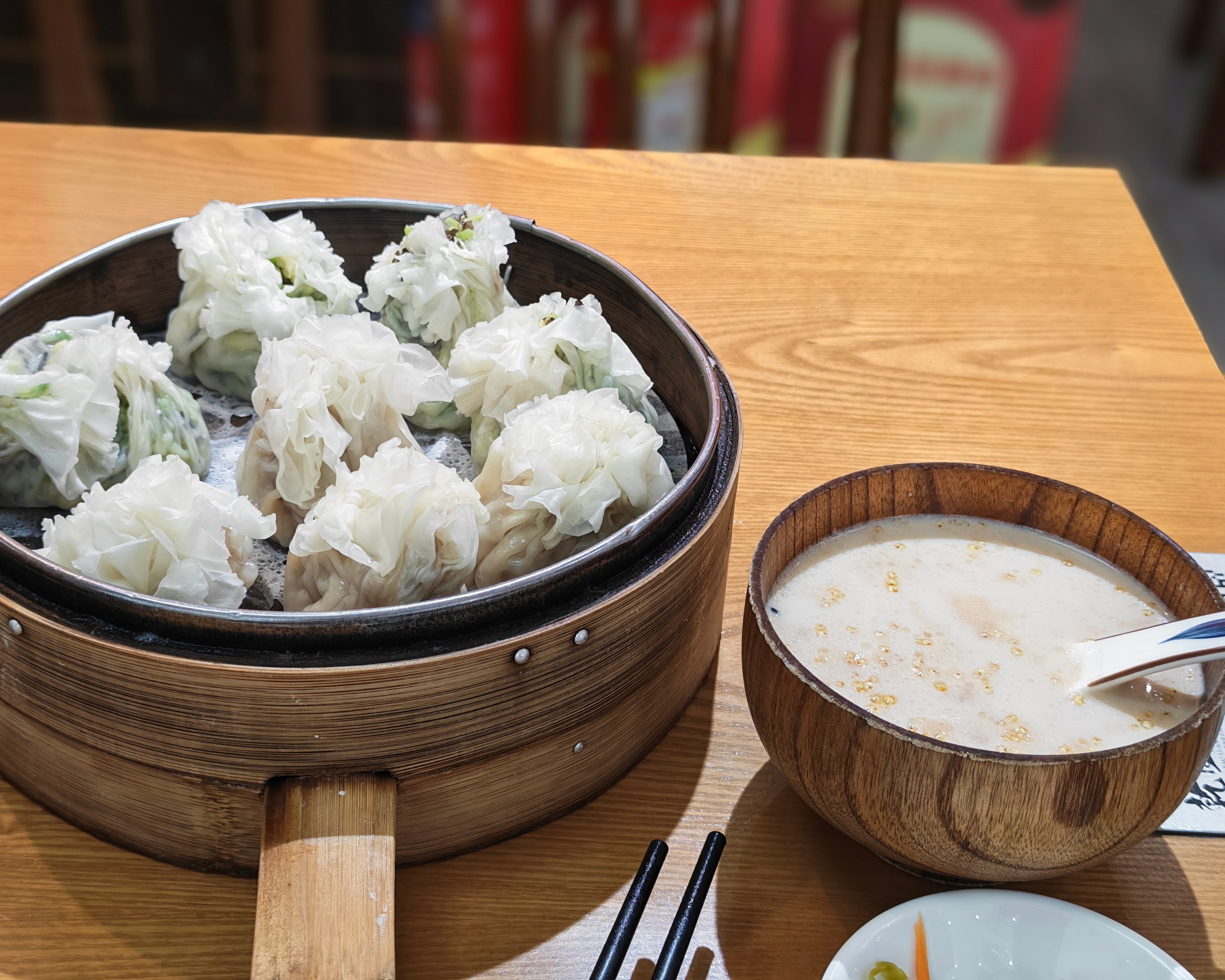 晚上饿的我……又想起中午没吃完的那两个烧麦了