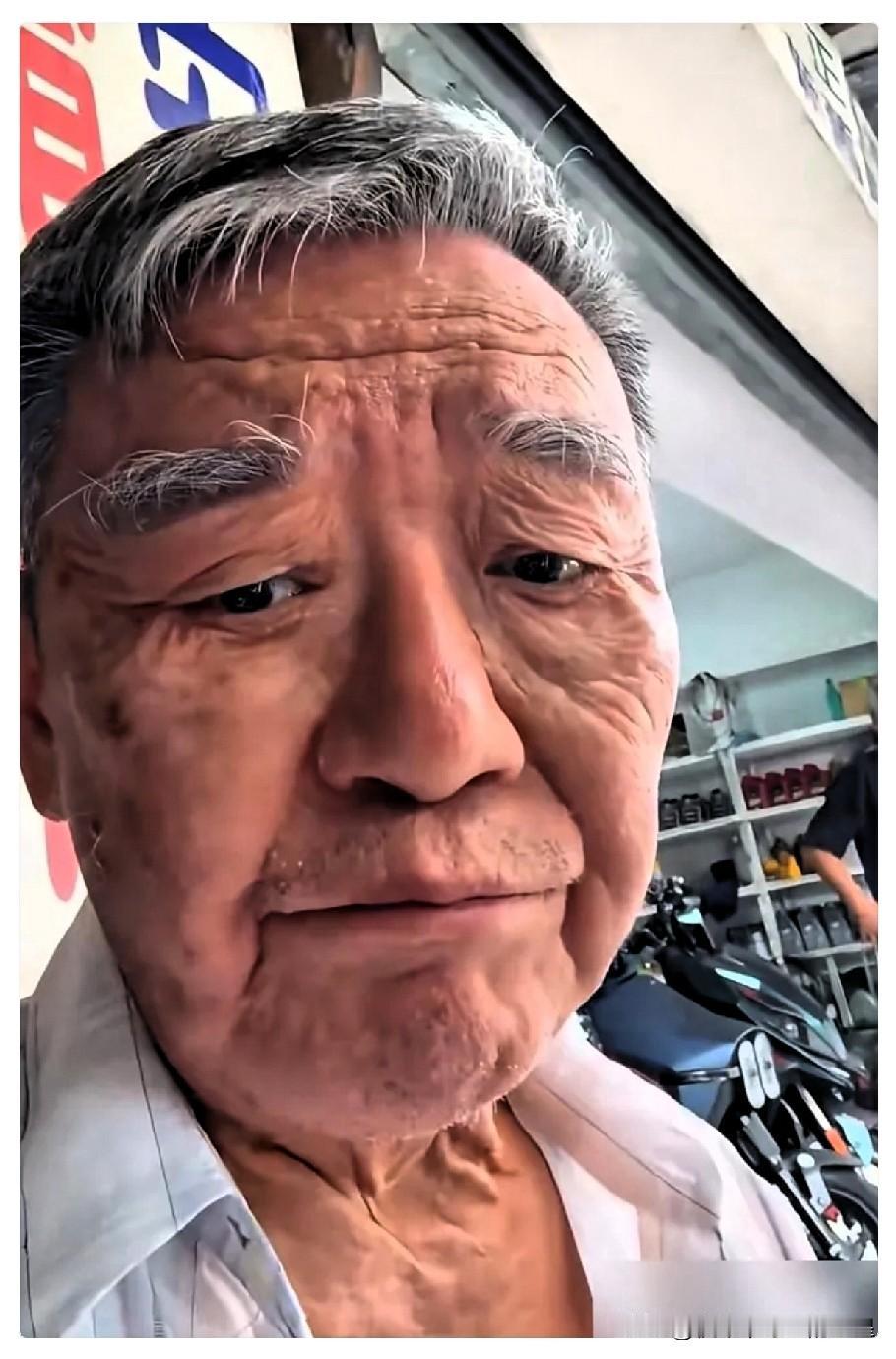 李立群喝多了，直播间叹气：三个孩子，40多了，全没成家。
 
不少网友看完直播片
