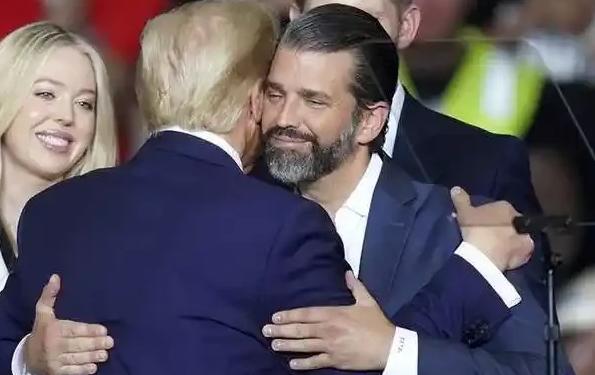 美国有可能再出父子总统
 
“一个特朗普下台，另一个特朗普可能又要上台。”
 