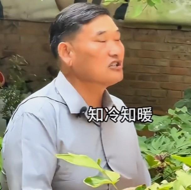 大衣哥没文化确实聪明，前儿媳和小伟三观不同，追求差异巨大。
 
现儿媳朴实踏实，
