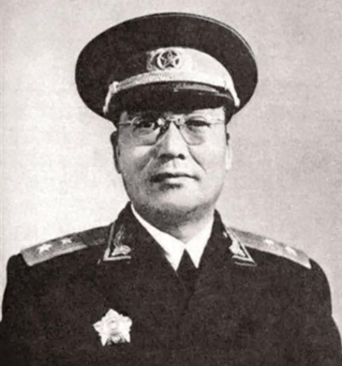 琼纵代表史丹深情追忆韩练成，当年他的“两副面孔”真假难辨，究竟原因何在？
194