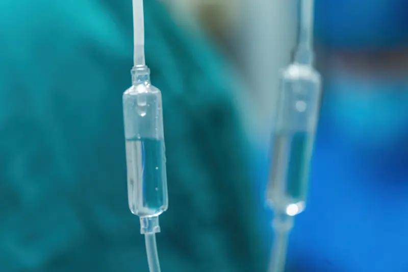 谁能想到，给三岁患儿输液，输液管内竟然有头发！据江苏南京一男子反映：他三岁的孩子