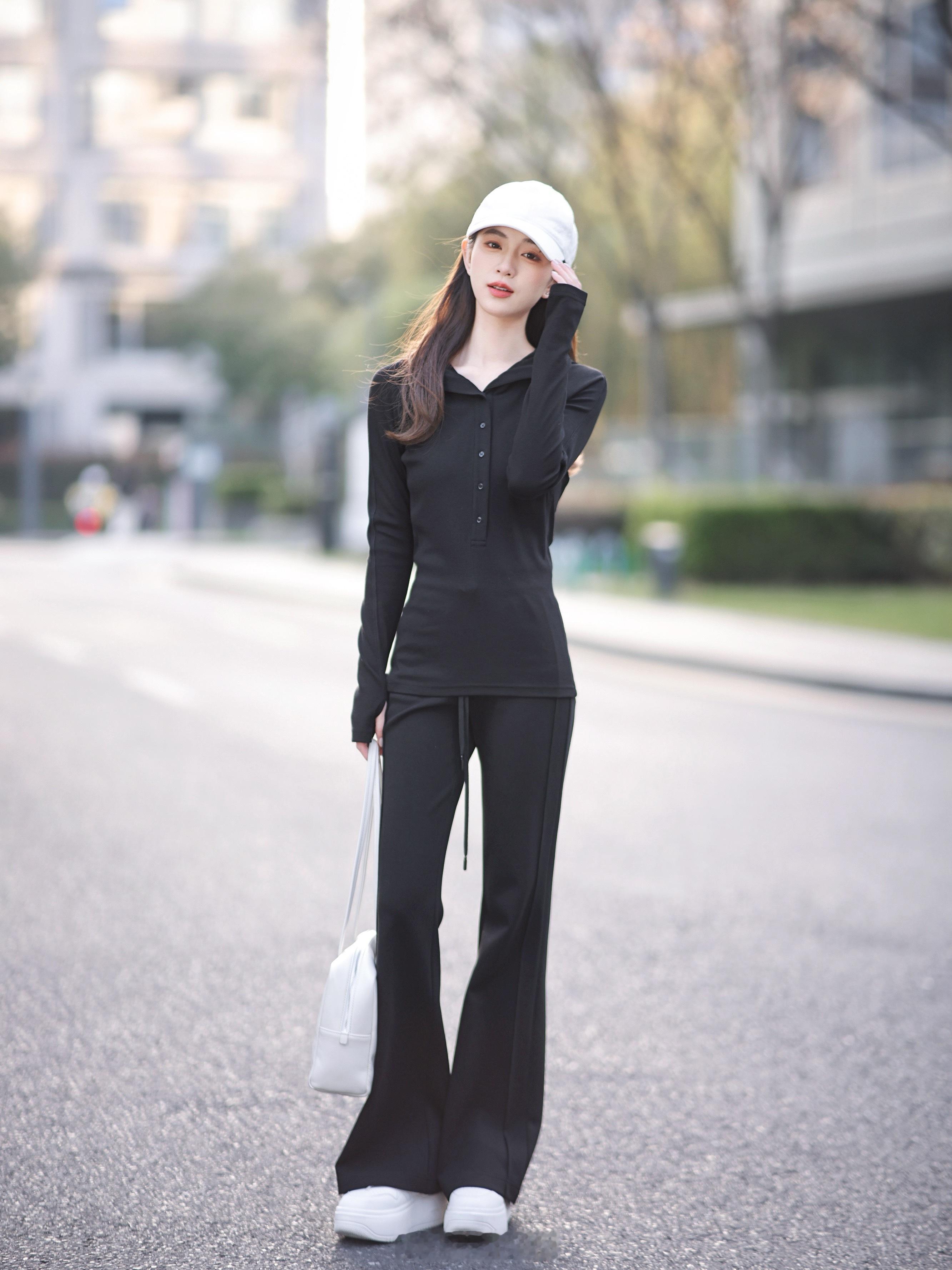 姐妹们要的最显瘦上衣在此！！弹力棉材质 软软的不紧绷但是很贴合身型上身视觉瘦5斤