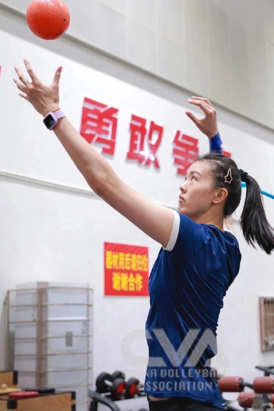 张常宁训练开小灶，这是把国家队当成了康复中心了吧
       中国排协近期又发
