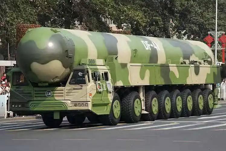 12月24日，据央视军事网站报道，九三大阅兵首次亮相我国三款镇国神器洲际导弹，是