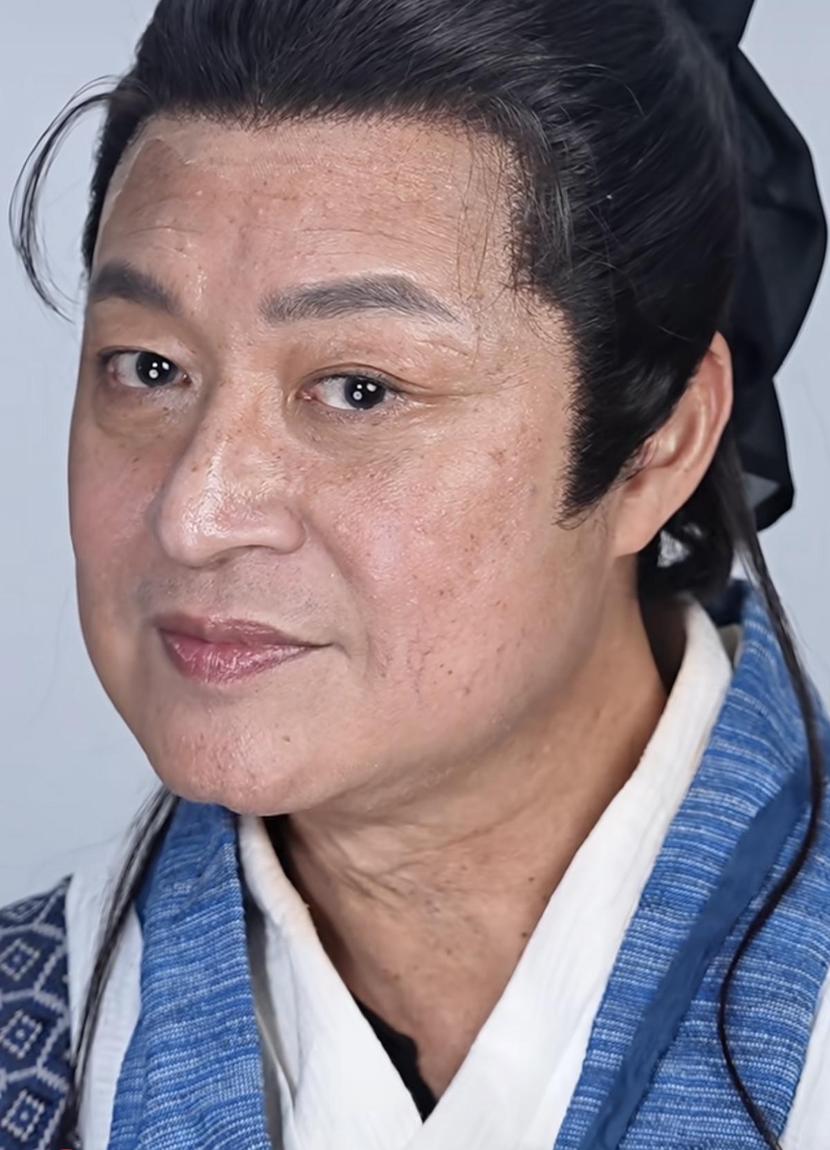 琼瑶剧御用男主马景涛，如今蹲直播间带货，容貌大变样，让网友直呼撞脸“银角大王”，