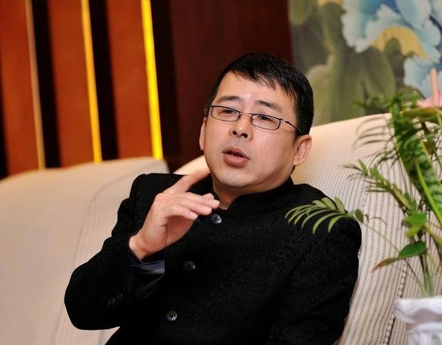 头号反华栏目“美国之音”被封禁，结果一看主持人名单，发现竟然一大半全是华裔女性！