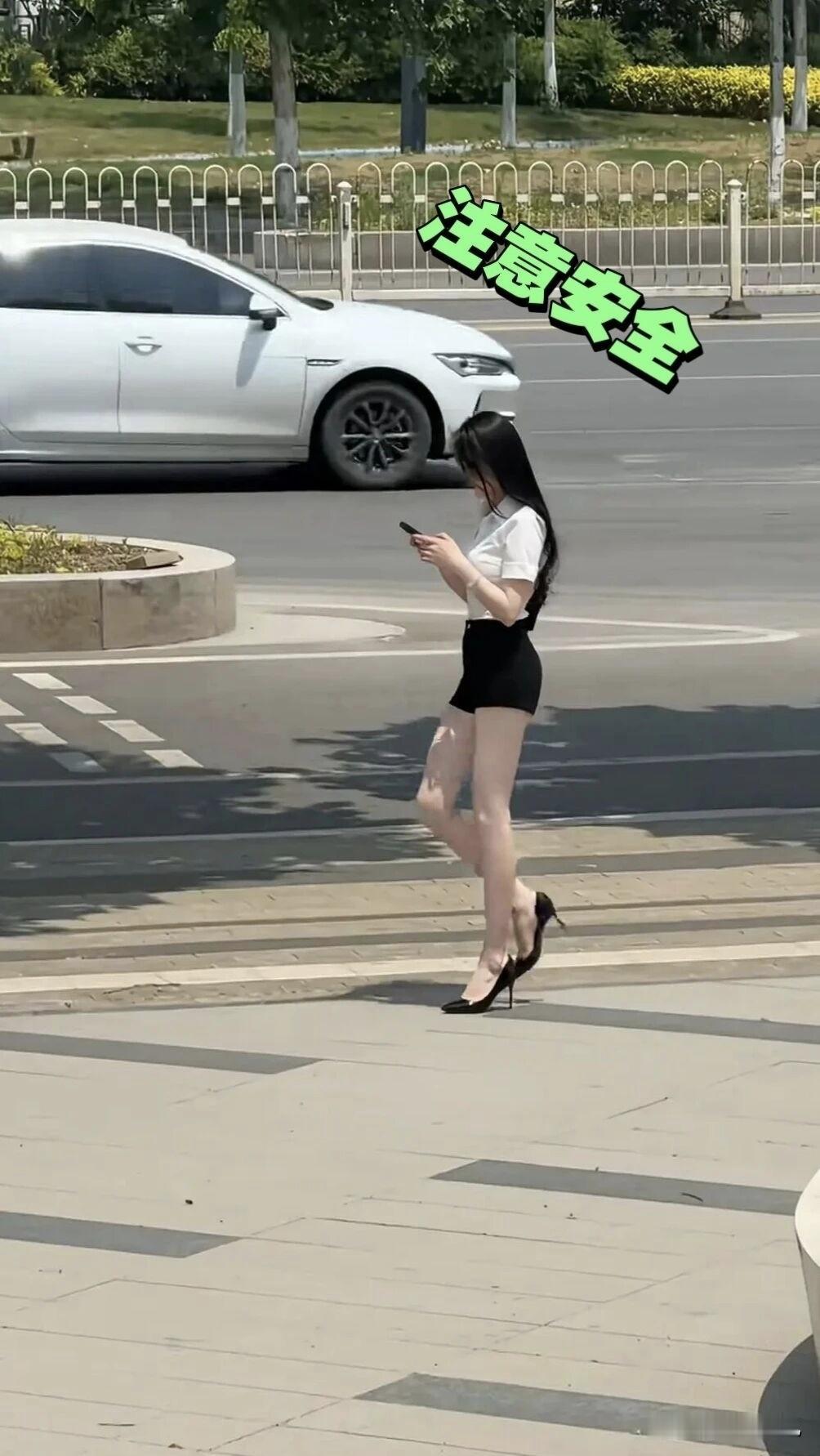 低头的那几秒，你在拿什么赌？

我特别怕一种人：绿灯亮了不走，站在原地刷手机，后
