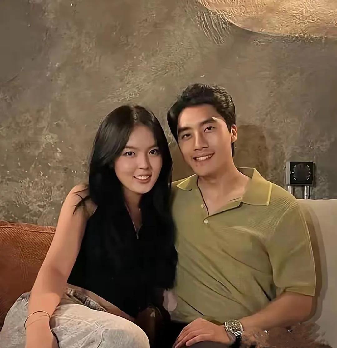 哈文女儿法图麦恋情曝光啦！

23岁的她在社交平台大方秀恩爱，男友颜值超能打，浓